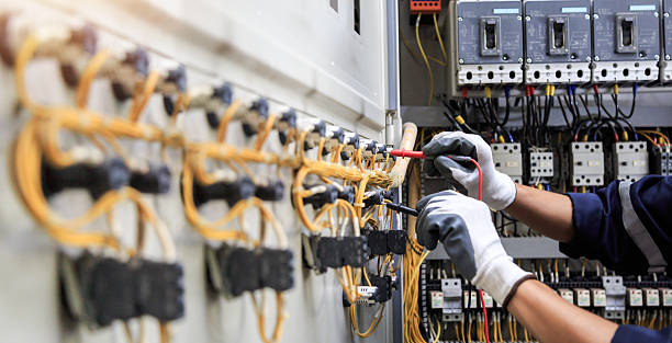 Professional Electrician technician working in Nashville, TN